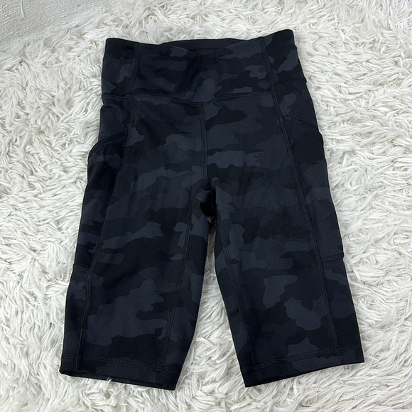 Lululemon Invigorate High-Rise Short 10" Heritage 365 Camo Deep Coal Multi